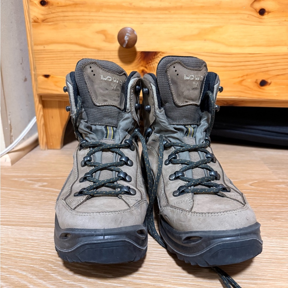 Lowa Renegade GTX Mid Wide Boots